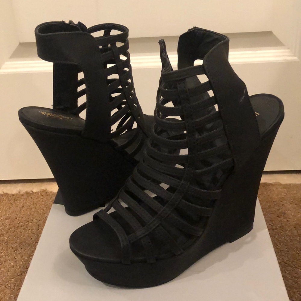 Mossimo Black Platform Wedges